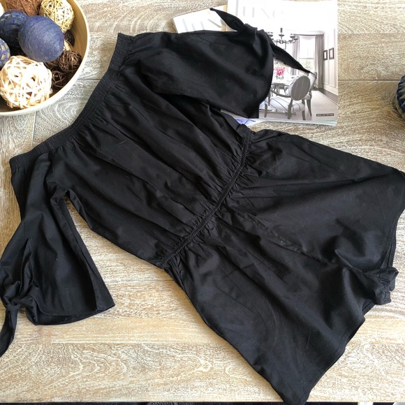 Love...Ady Off-The-Shoulder Tie Sleeveless Romper - Picture 4 of 5